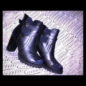 Bella Marie zip up heels